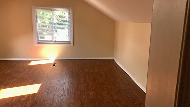 Building Photo - Royal Oak Duplex - Fairgrove