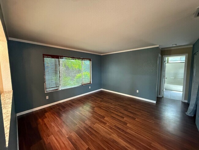Foto del edificio - 4 Bed| 3 Bath | 1702 SF | Two Story | Tenant pays $175 monthly for WS&G