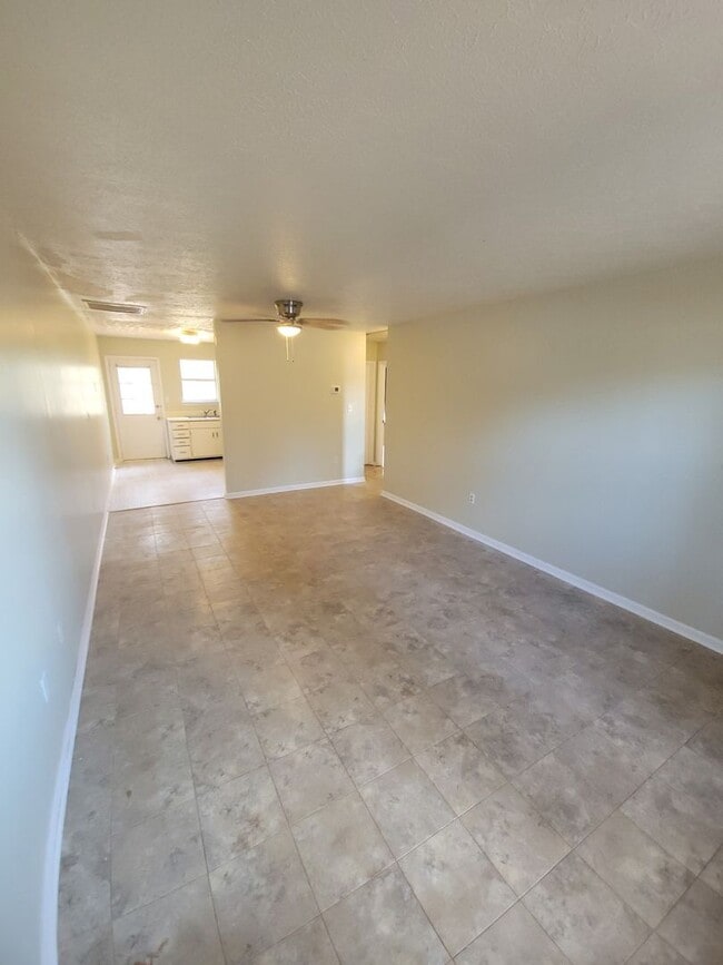 Building Photo - 2 bedroom/1 bath duplex in Pike Co