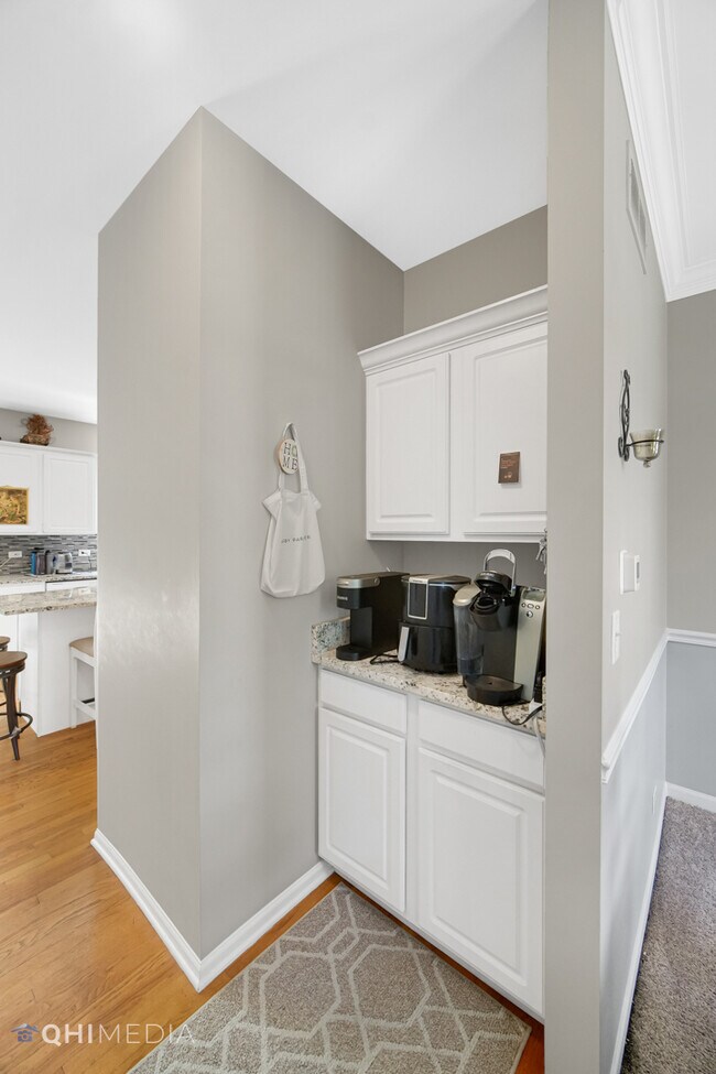 Building Photo - 3569 Charlemaine Dr
