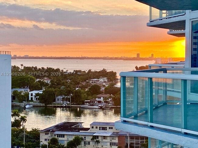 Foto del edificio - 6515 Collins Ave