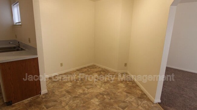 Building Photo - 627 Hoopes Ave