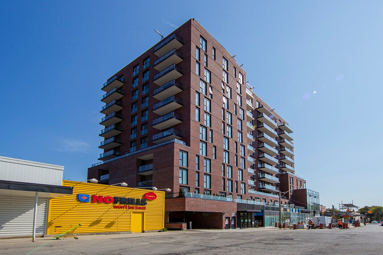 Photo principale - 185-1185 Alberta Ave