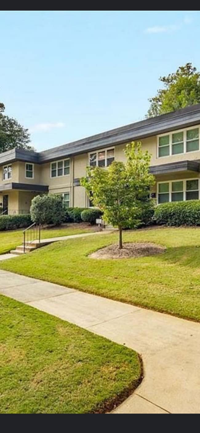 Building Photo - 335 Lakemoore Dr NE