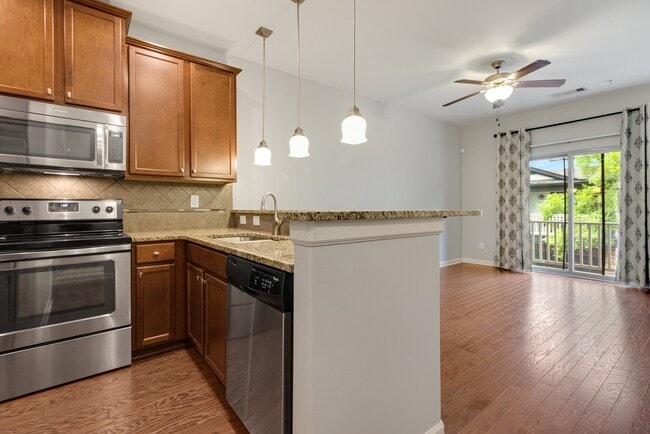 Building Photo - 215 Semel Dr