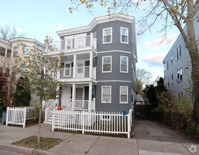 Woodbourne Historic District Apartments for Rent with a Yard Boston