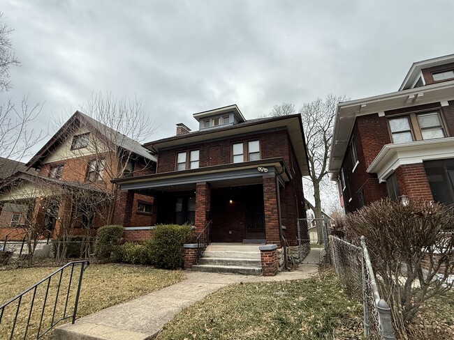 Foto del edificio - 675 Linwood Ave