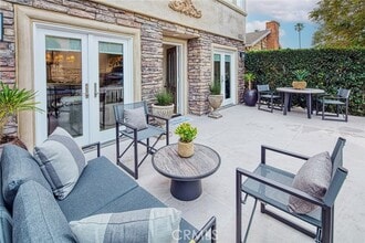 Building Photo - 410 Acacia Ave