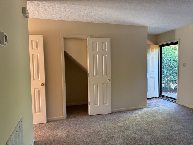 Foto del edificio - Private 2BD/1.5BA Townhouse in Prime NW Hi...