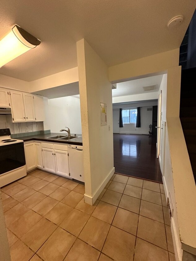 Primary Photo - 2 bedroom 1.5 bathroom - Close to UAA & JBER!