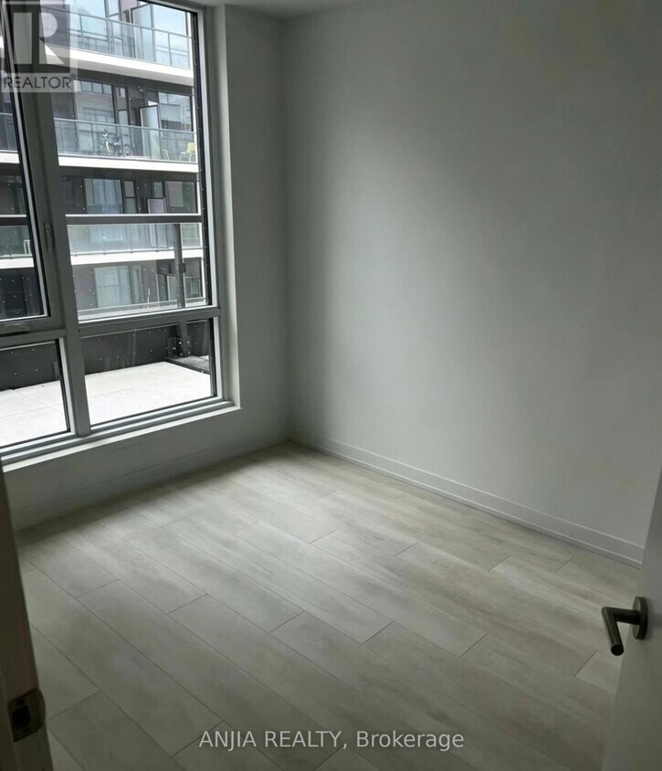 Building Photo - 8 Beverley Glen Blvd