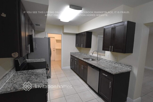 Building Photo - 3100 SW 20th Ct