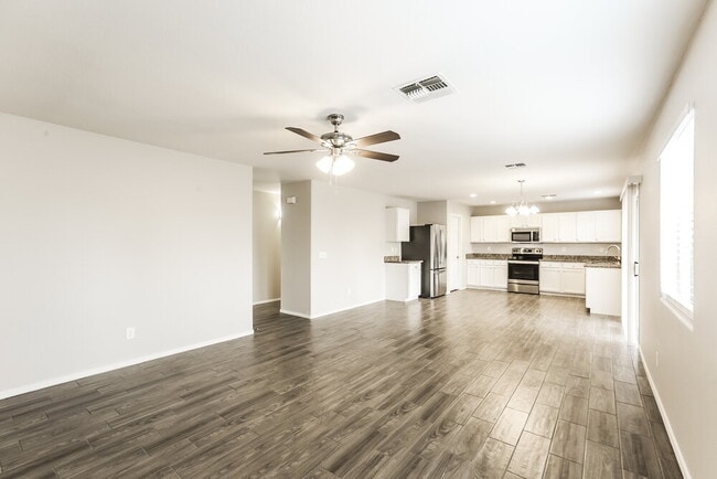 Building Photo - 1720 E Renegade Trail