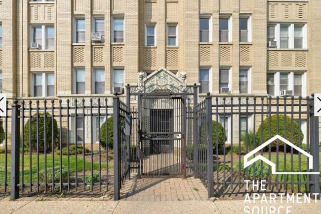 Building Photo - 2600 N Kimball Ave