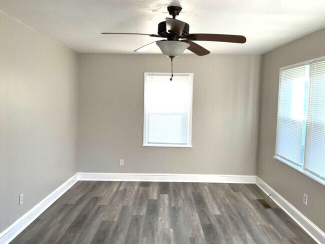 Foto del edificio - 615 Riverside Dr