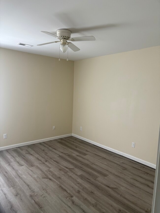 Bedroom - 416 N Green St