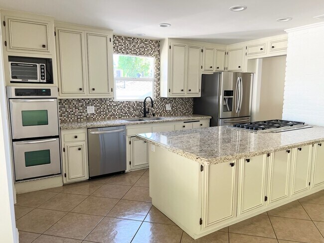Building Photo - 9752 Creemore Dr