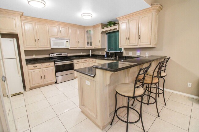 Foto del edificio - 715 Lake View Dr