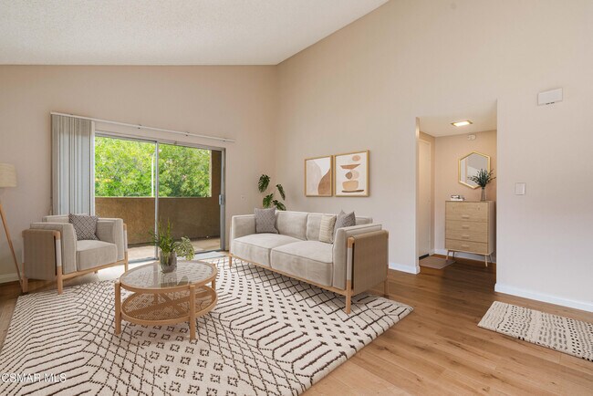 Foto del edificio - 460 Arbor Ln Ct