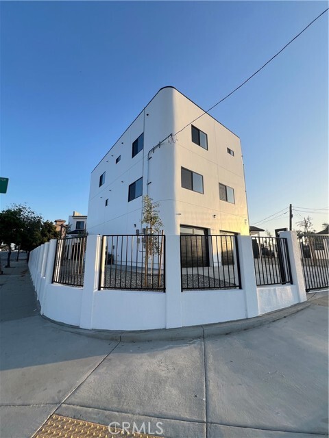 Building Photo - 339 N Eastern Ave