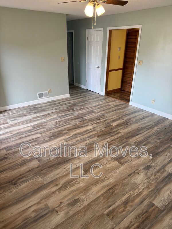 Foto del edificio - 575 Mt Lebanon Rd