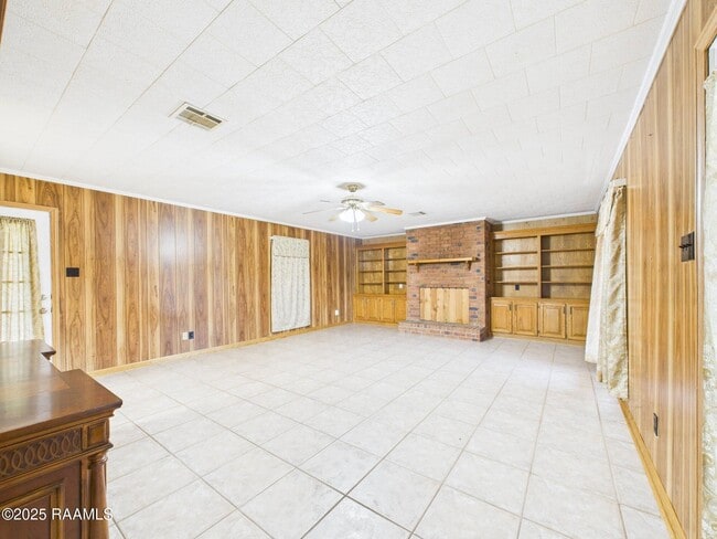 Building Photo - 905 Braquet Rd