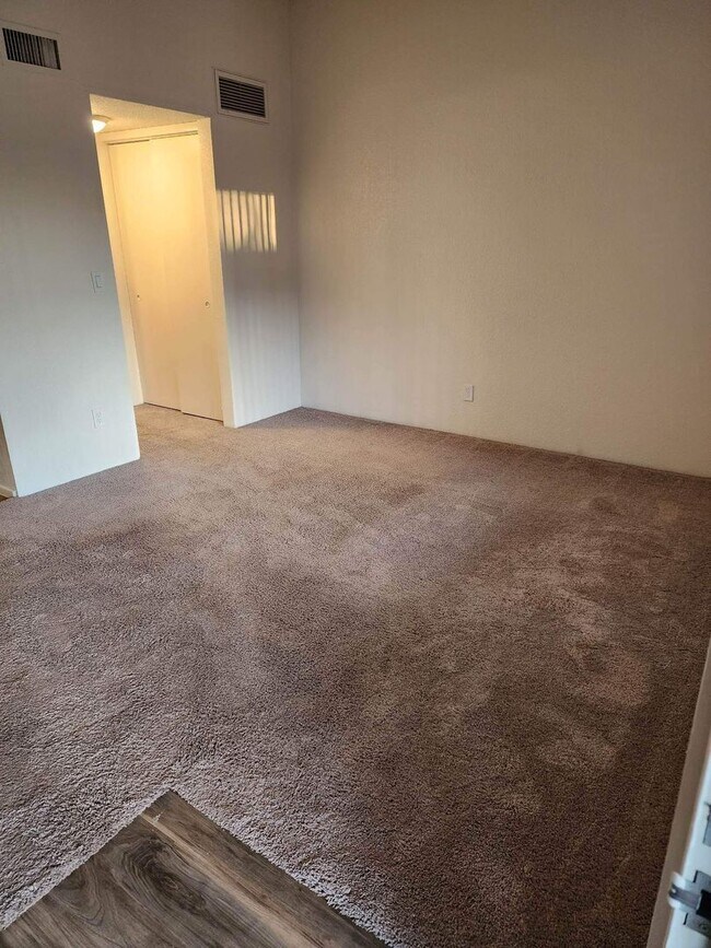 Regency Square Apartments in Yuma, AZ