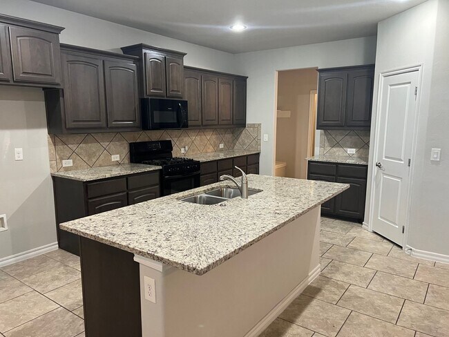Foto del edificio - 4  bed 2 bath 2 car in Mustang Schools