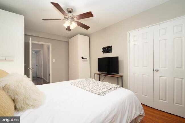 Building Photo - 4304 N Pershing Dr