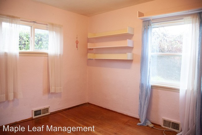 Foto del edificio - 2 br, 1 bath House - 6727 35th Ave. SW