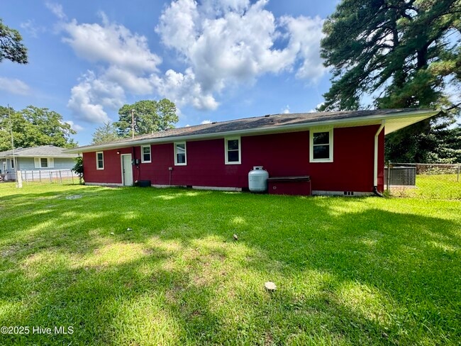 Building Photo - 106 Farm Dr