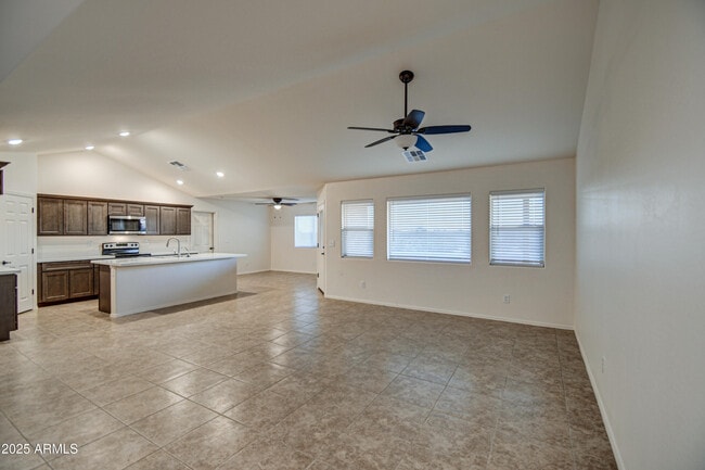 Foto del edificio - 22955 Pine St