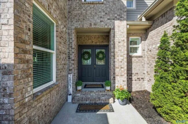 Building Photo - 2807 Talon Cir