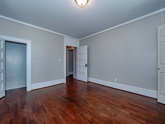 Foto del edificio - Oversized Renovated Downtown Cottage