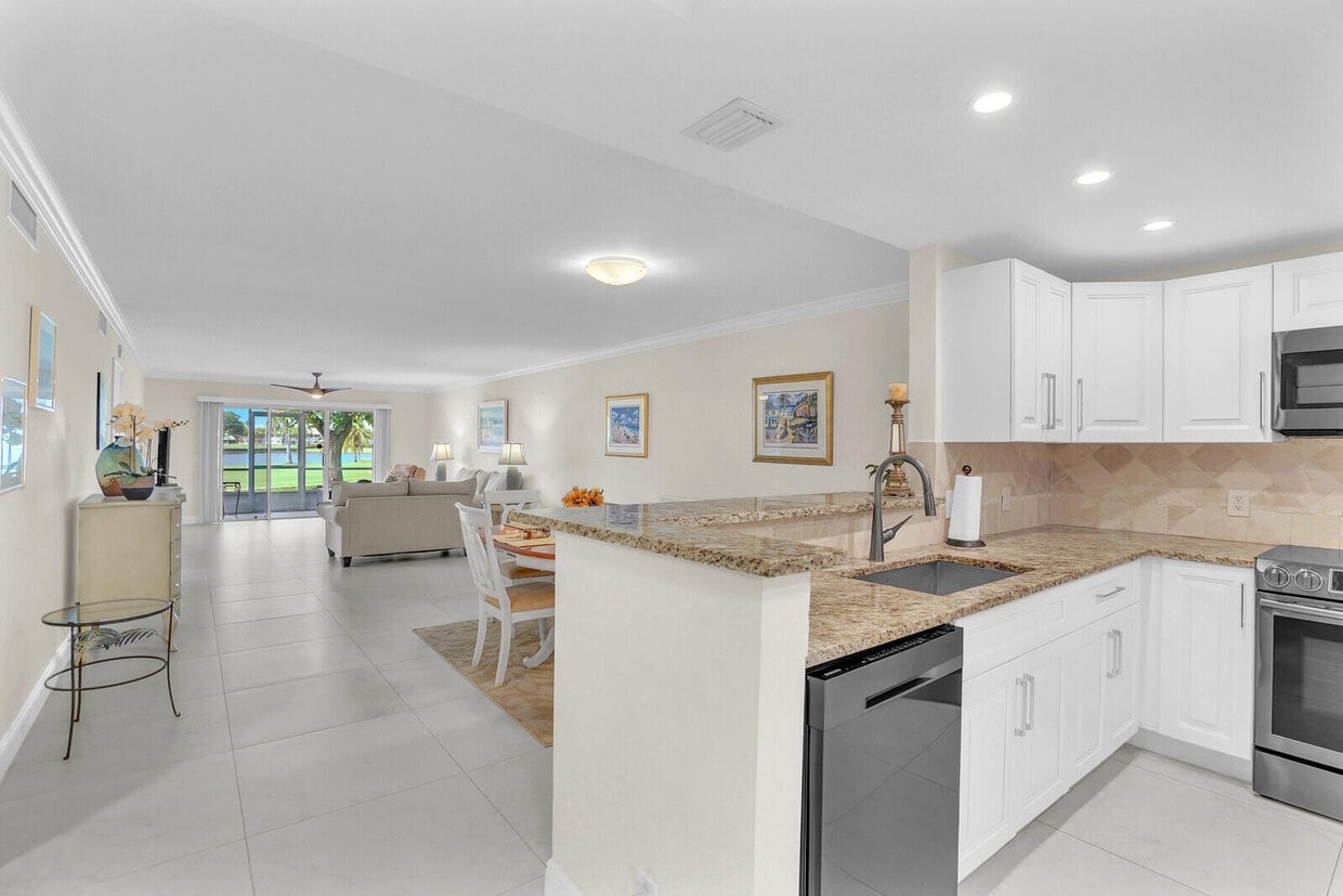 Primary Photo - 250 John F Kennedy Dr