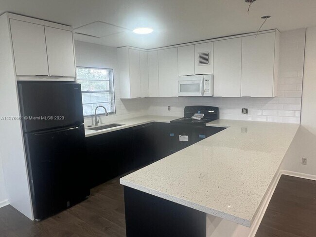 Building Photo - 13455 SW 9th Ct