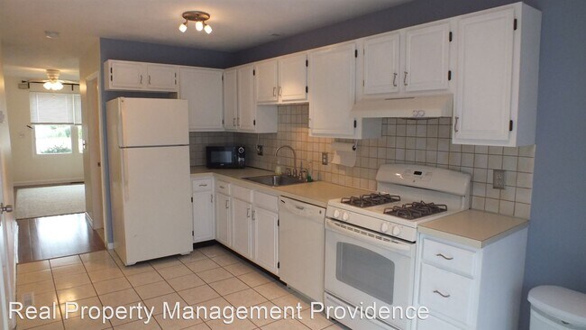 Building Photo - 2 br, 1.5 bath House - 58 America Street #5