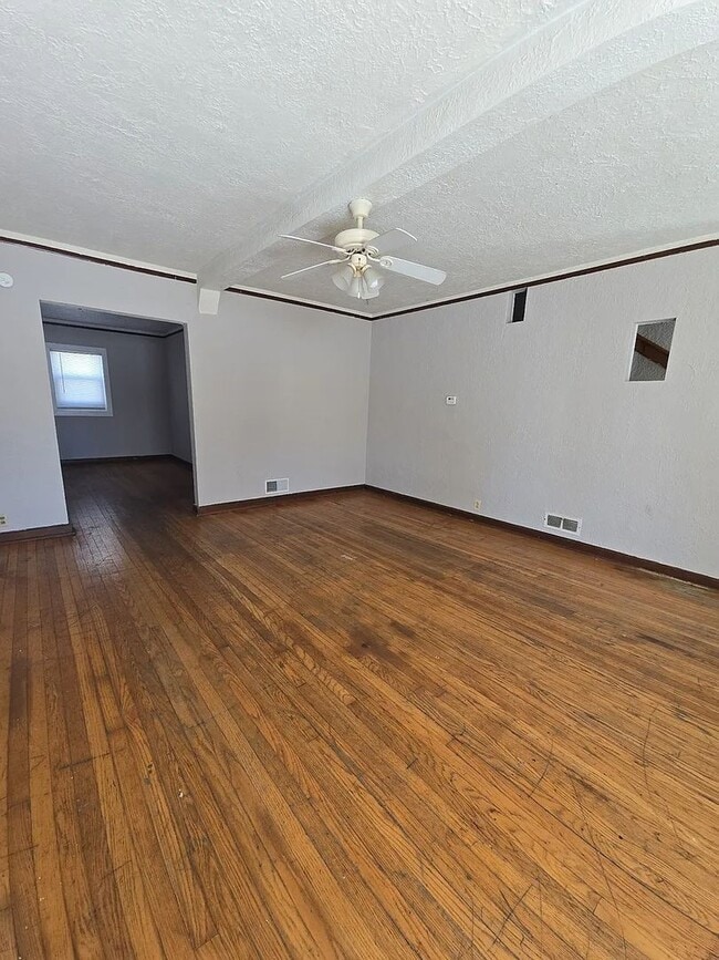 Building Photo - 620-622 Paris Ct