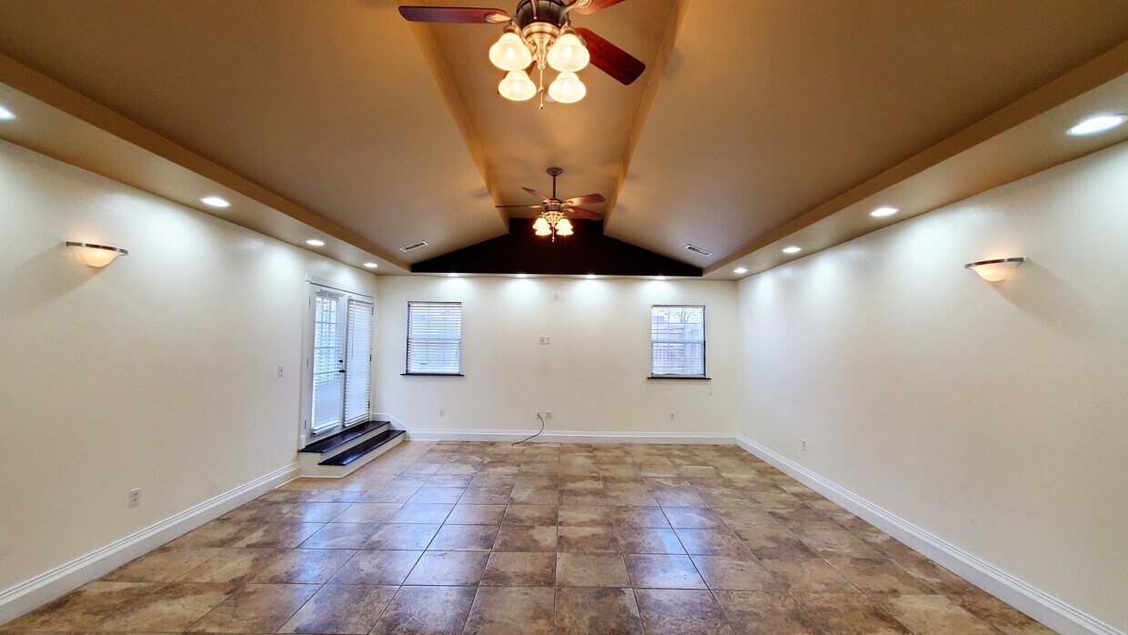 Foto principal - 89 Spring Grove Dr