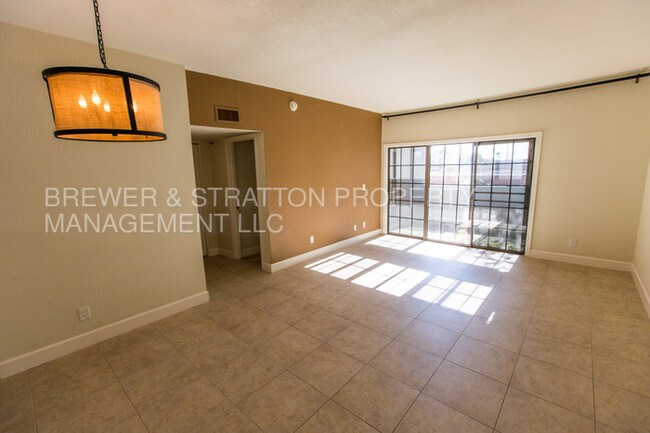 Building Photo - 8020 E Thomas Rd
