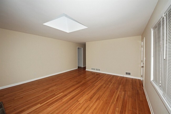 Building Photo - 1176 Highland Dr
