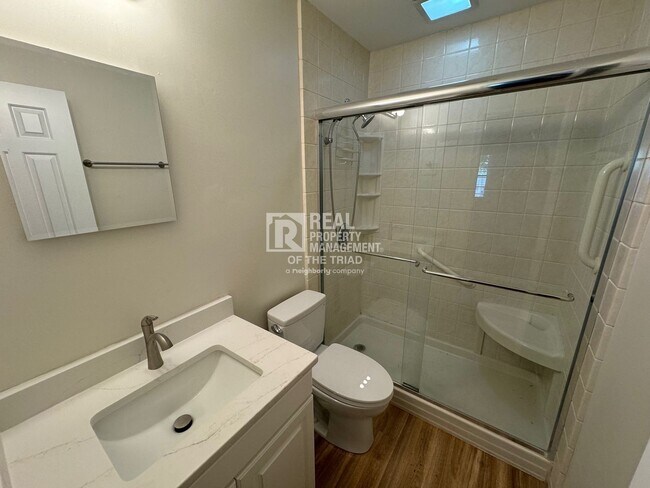 Foto del edificio - One Level End Unit Townhome in Hamilton Vi...