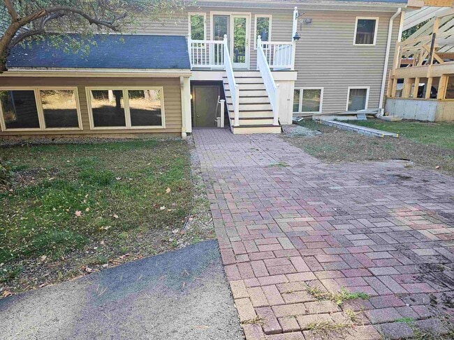 Foto del edificio - 30 Sterling Ln