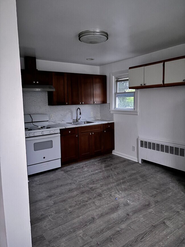 Building Photo - 147 Chase Ave
