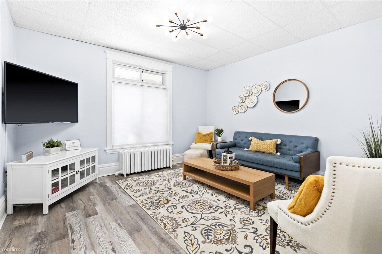 Primary Photo - 2 br, 1 bath House - 422 North 15th Avenue...