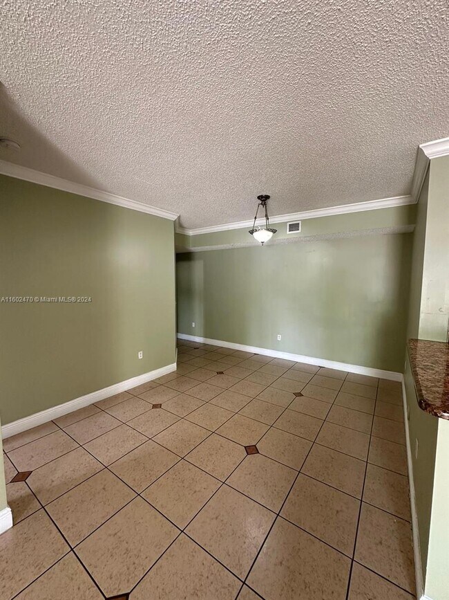 Building Photo - 6952 SW 39th St