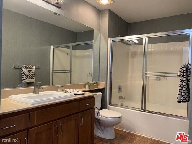 Building Photo - 2 br, 2 bath Condo - 4060 Glencoe Ave Apt 305