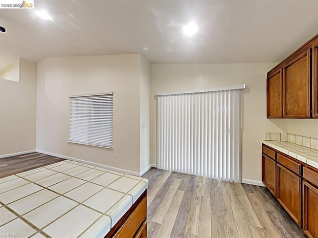 Building Photo - 1740 Gateway Dr