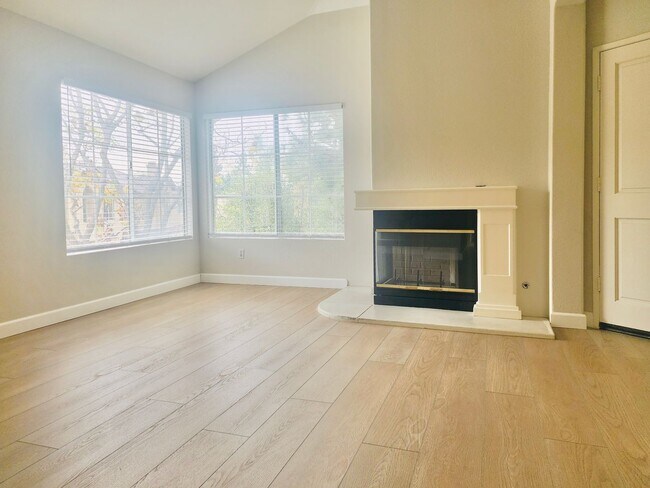 Foto del edificio - 105 Night Heron Ln