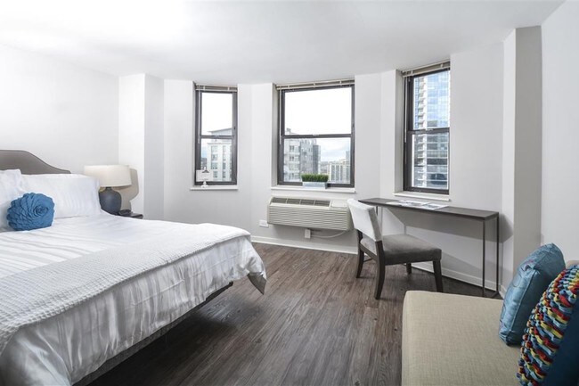 Building Photo - 318 W Illinois St